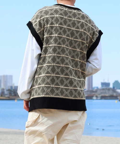 PairPair(ペアペア)の「ジャガードニットベスト(ユニセックス)(ベスト・レディース・ブラック/オレンジ/ブルー・MEDIUM/LARGE)」の10枚目の写真