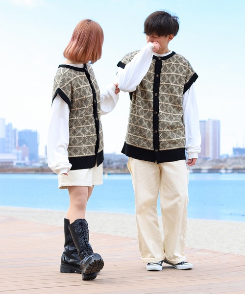 PairPair(ペアペア)の「ジャガードニットベスト(ユニセックス)(ベスト・レディース・ブラック/オレンジ/ブルー・MEDIUM/LARGE)」の11枚目の写真