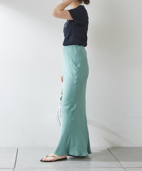 SHENERY(シーナリー)の「シンプルTEE(Tシャツ/カットソー・レディース・オフホワイト/ネイビー/イエロー・2/1)」の22枚目の写真