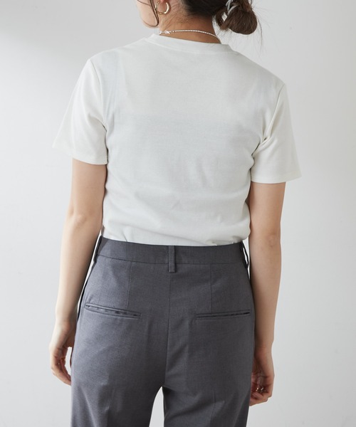 SHENERY(シーナリー)の「シンプルTEE(Tシャツ/カットソー・レディース・オフホワイト/ネイビー/イエロー・2/1)」の9枚目の写真