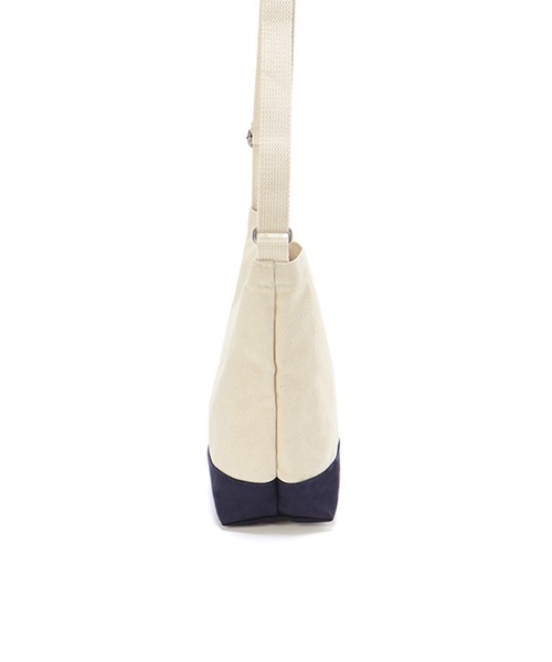 Manhattan Portage(マンハッタンポーテージ)の「North Brother Shoulder Bag Canvas Lite 2022(ショルダーバッグ・メンズ・オレンジ/ネイビー・X-SMALL)」の4枚目の写真