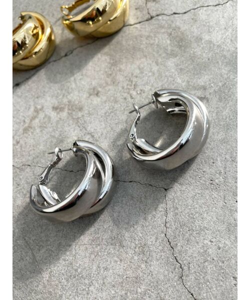 EMODA（エモダ）の「ダブルボリュームピアス（ピアス（両耳用）・レディース・シルバー/ゴールド・FREE）」の3枚目の写真