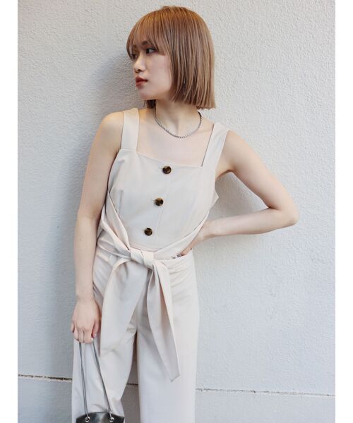 MURUA（ムルーア）の「リボンボタンロンパース（つなぎ/オールインワン・レディース・ブラック/カーキ/アイボリー・1/2）」の4枚目の写真