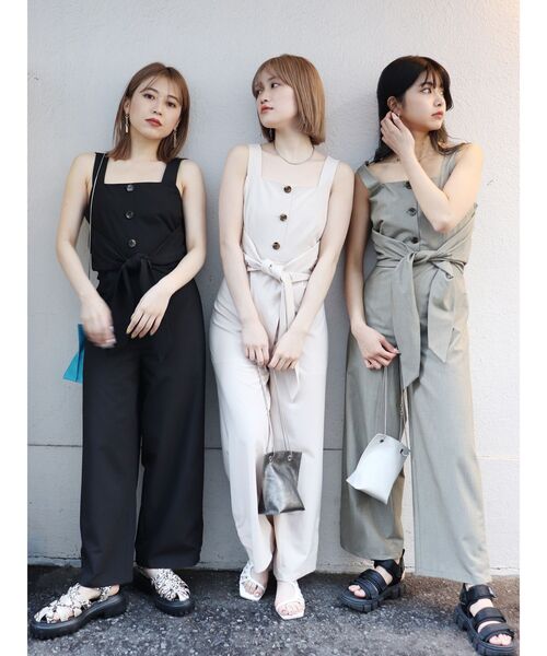 MURUA（ムルーア）の「リボンボタンロンパース（つなぎ/オールインワン・レディース・ブラック/カーキ/アイボリー・1/2）」の11枚目の写真