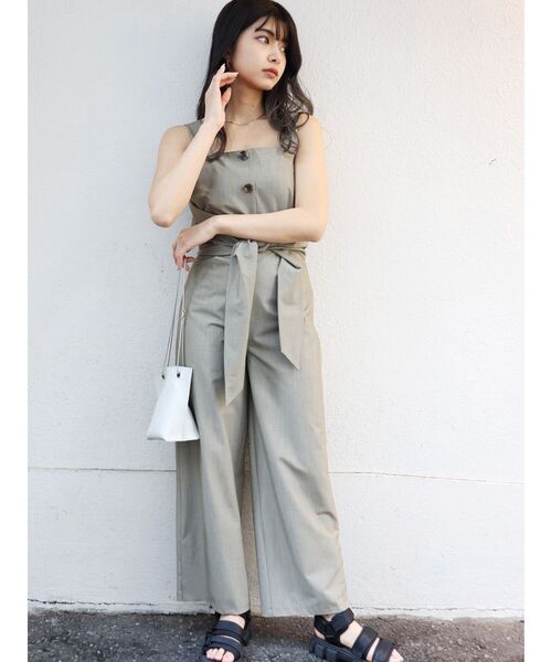 MURUA（ムルーア）の「リボンボタンロンパース（つなぎ/オールインワン・レディース・ブラック/カーキ/アイボリー・1/2）」の5枚目の写真