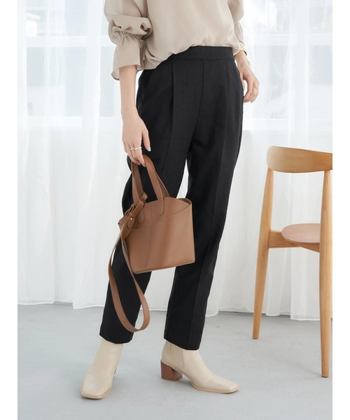 earth music&ecology（アースミュージックアンドエコロジー）の「リネン混テーパードパンツ（その他パンツ・レディース・ブラック/ベージュ/イエロー/ライム・S/M/L）」の5枚目の写真