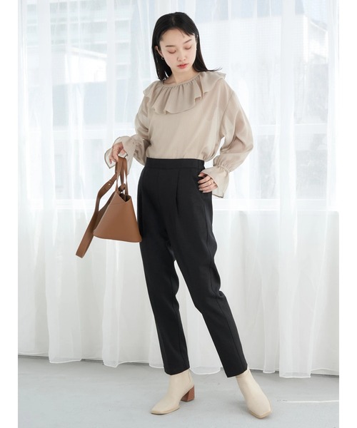 earth music&ecology（アースミュージックアンドエコロジー）の「リネン混テーパードパンツ（その他パンツ・レディース・ブラック/ベージュ/イエロー/ライム・S/M/L）」の8枚目の写真