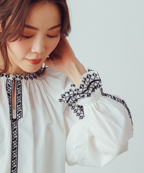 lil nina（リルニーナ）の「ルーマニアン刺繍2WAY ブラウス