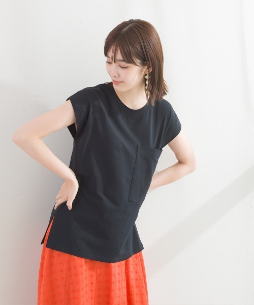 FURRY(ファーリー)の「サスティナブルビッグポケットトップス(Tシャツ/カットソー・レディース・ブラック/ベージュ/レッド/オフホワイト/ブルー・FREE)」の10枚目の写真