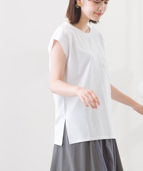 FURRY(ファーリー)の「サスティナブルビッグポケットトップス(Tシャツ/カットソー・レディース・ブラック/ベージュ/レッド/オフホワイト/ブルー・FREE)」の8枚目の写真