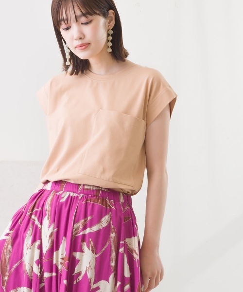 FURRY(ファーリー)の「サスティナブルビッグポケットトップス(Tシャツ/カットソー・レディース・ブラック/ベージュ/レッド/オフホワイト/ブルー・FREE)」の14枚目の写真