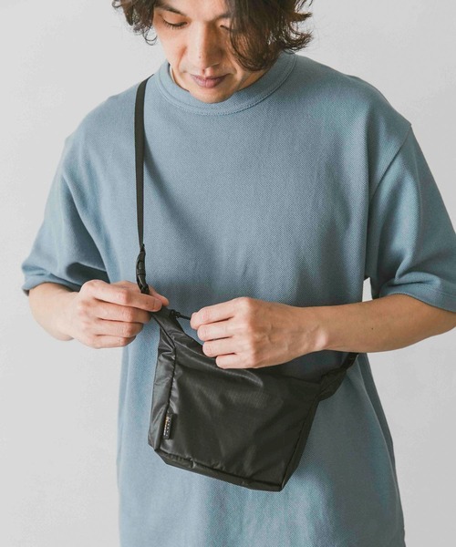 URBAN RESEARCH DOORS（アーバンリサーチドアーズ）の「CORDURA リップサコッシュ（ショルダーバッグ・メンズ・チャコールグレー/ホワイト/ネイビー・-）」の6枚目の写真