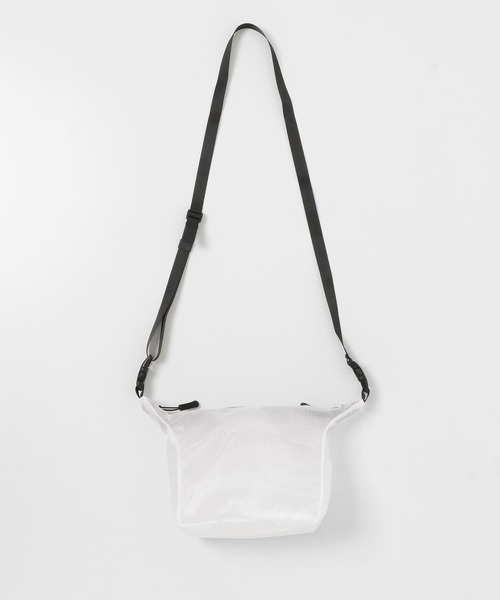 URBAN RESEARCH DOORS（アーバンリサーチドアーズ）の「CORDURA リップサコッシュ（ショルダーバッグ・メンズ・チャコールグレー/ホワイト/ネイビー・-）」の7枚目の写真