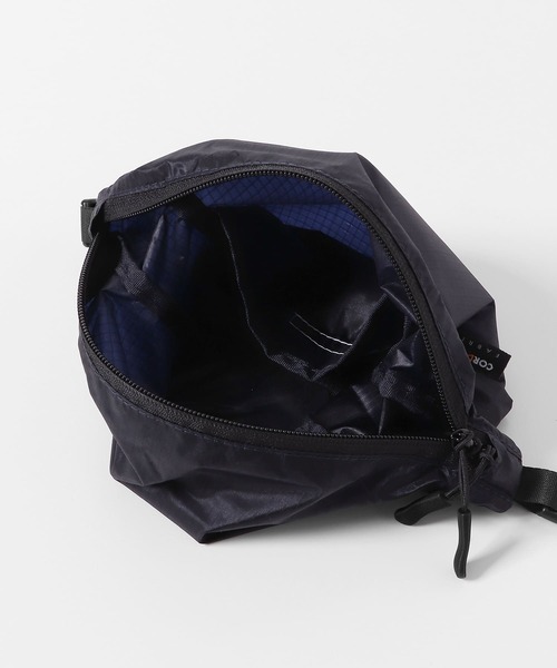 URBAN RESEARCH DOORS（アーバンリサーチドアーズ）の「CORDURA リップサコッシュ（ショルダーバッグ・メンズ・チャコールグレー/ホワイト/ネイビー・-）」の14枚目の写真