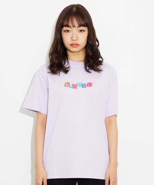 X-girl（エックスガール）の「TOY BLOCK LOGO S/S TEE/ブランドロゴ/ネオンカラー ロゴTシャツ（Tシャツ/カットソー・レディース・ホワイト/ブラック/ライトパープル・S/M/L/XL）」の4枚目の写真