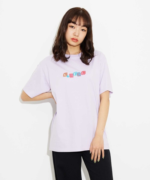 X-girl（エックスガール）の「TOY BLOCK LOGO S/S TEE/ブランドロゴ/ネオンカラー ロゴTシャツ（Tシャツ/カットソー・レディース・ホワイト/ブラック/ライトパープル・S/M/L/XL）」の20枚目の写真