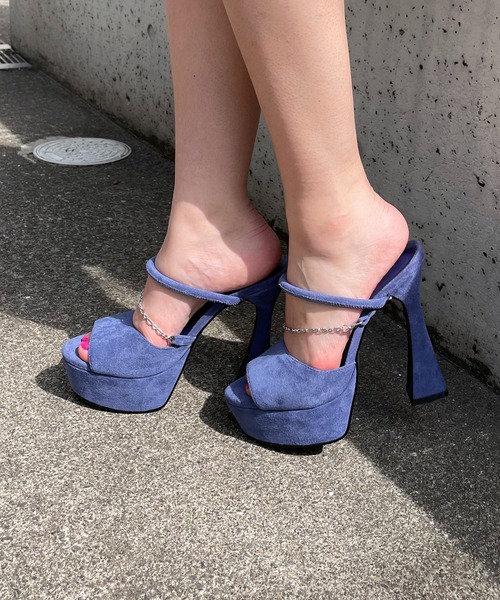 SPIRALGIRL（スパイラルガール）の「アンクルチェーンスウェードGossipサンダル（サンダル・レディース・ブラック/ベージュ/ブルー・MEDIUM/LARGE）」の7枚目の写真