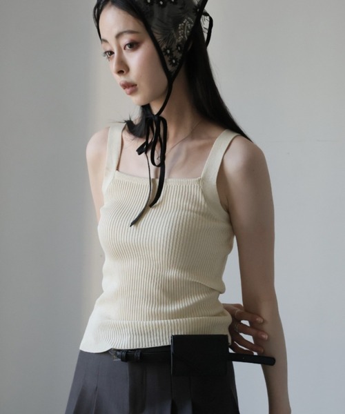 Ulysses(ユリシス)の「リブニットタンクトップ(タンクトップ・レディース・ブラック/ホワイト/ベージュ/グレー/オレンジ/ブルー・FREE)」の4枚目の写真