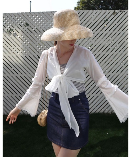 epine（エピヌ）の「Bell sleeve lace 2way bolero（カーディガン/ボレロ・レディース・ホワイト/ブラック・FREE）」の2枚目の写真