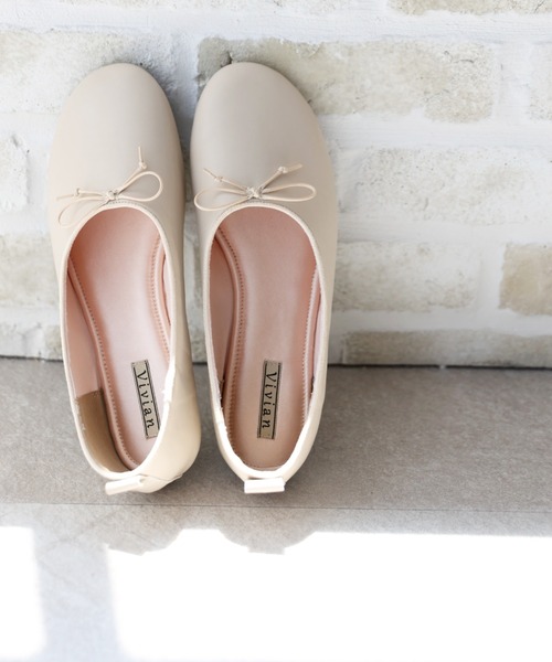 VIVIAN（ヴィヴィアン）の「ラウンドトゥフラットバレエシューズ（バレエシューズ・レディース・ブラック/キャメル/ダークブラウン/ベージュ/レッド/グリーン・S/M/L/LL）」の4枚目の写真