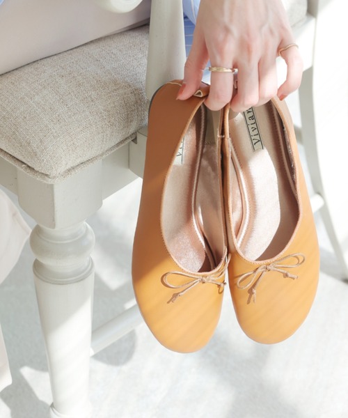 VIVIAN（ヴィヴィアン）の「ラウンドトゥフラットバレエシューズ（バレエシューズ・レディース・ブラック/キャメル/ダークブラウン/ベージュ/レッド/グリーン・S/M/L/LL）」の5枚目の写真