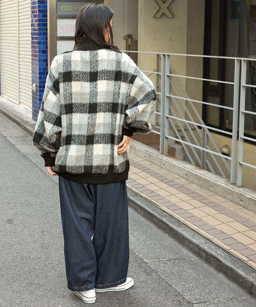 CONVERSE(コンバース)の「CONVERSE/コンバース ワンポイントロゴ ジャガーチェックハイネックオーバーサイズスウェット(スウェット・メンズ・ブラウン/ブラック・L/M)」の15枚目の写真