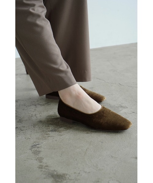 CLANE(クラネ)の「VELVET FLAT SHOES(その他シューズ・レディース・ベージュ/ブラック・36/37/38)」の6枚目の写真