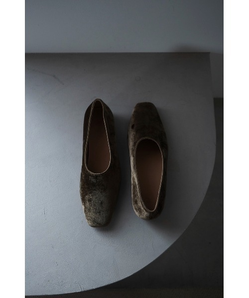 CLANE(クラネ)の「VELVET FLAT SHOES(その他シューズ・レディース・ベージュ/ブラック・36/37/38)」の7枚目の写真