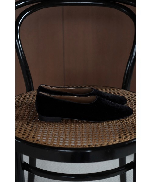 CLANE(クラネ)の「VELVET FLAT SHOES(その他シューズ・レディース・ベージュ/ブラック・36/37/38)」の16枚目の写真