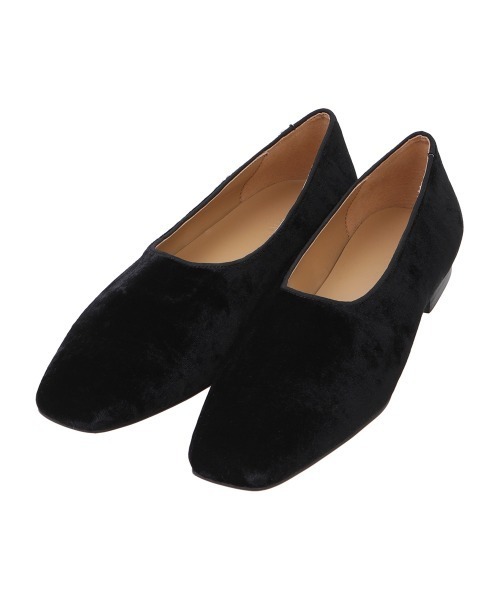 CLANE(クラネ)の「VELVET FLAT SHOES(その他シューズ・レディース・ベージュ/ブラック・36/37/38)」の19枚目の写真
