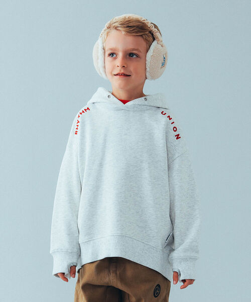 こども ビームス（コドモビームス）の「RHYTHM UNION / ショルダー ロゴ パーカー 22（100～160cm）（パーカー・キッズ・ライトブラウン/クリーム/ブラック・100/110/120/130/140/150/160）」の3枚目の写真