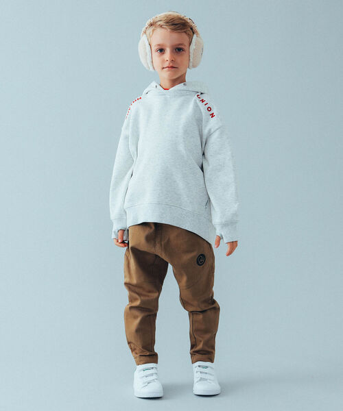 こども ビームス（コドモビームス）の「RHYTHM UNION / ショルダー ロゴ パーカー 22（100～160cm）（パーカー・キッズ・ライトブラウン/クリーム/ブラック・100/110/120/130/140/150/160）」の6枚目の写真