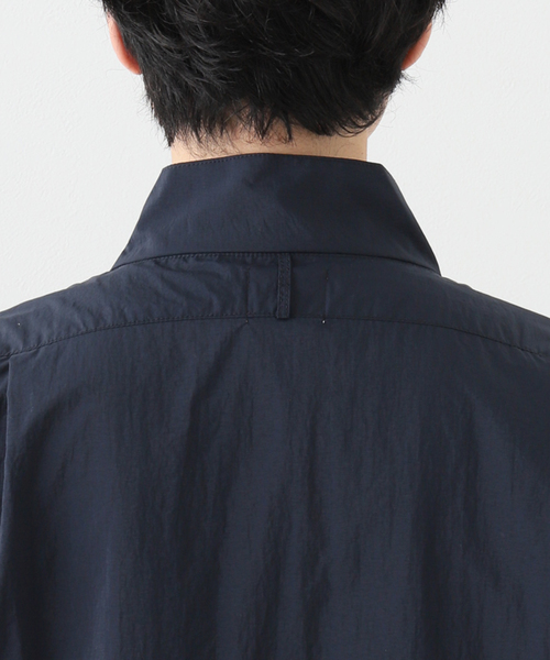 SALVAGE PUBLIC(サルベージパブリック)の「【SALVAGE PUBLIC / サルベージパブリック】Nylon Standneck Shirt(その他トップス・メンズ・ネイビー/グリーン・MEDIUM/LARGE)」の18枚目の写真