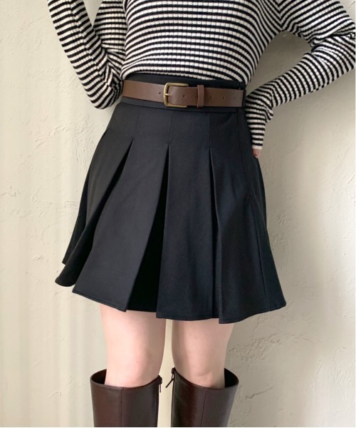 OLIVE des OLIVE（オリーブデオリーブ）の「合皮ベルト付きプリーツスカート（スカート・レディース・キャメル/スミクロ/チャコールグレー/ブラック・FREE）」の2枚目の写真