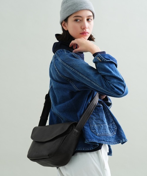 genten（ゲンテン）の「ゴートベーシック フラップショルダーバッグ（ショルダーバッグ・レディース・キャメル/ブラウン/グレー/ブラック/ダークブラック・FREE）」の3枚目の写真