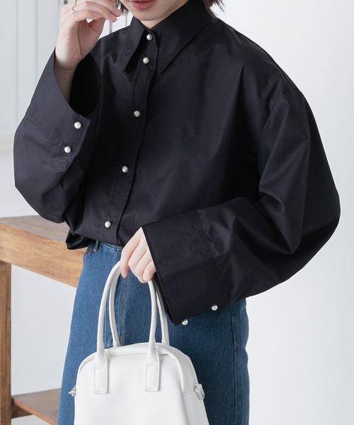 BONLECILL(ボンルシール)の「パールボタン レギュラーカラー ワイドスリーブ オーバーシャツ(シャツ/ブラウス・レディース・ブラック系/ネイビー系/ライトグリーン/ブルー/オフホワイト/ネイビー/ブラウン系/ブラック系2/ブラック系3/オレンジ系その他/ブラウン/ブルー系1・FREE)」の9枚目の写真