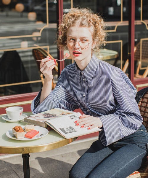 BONLECILL(ボンルシール)の「パールボタン レギュラーカラー ワイドスリーブ オーバーシャツ(シャツ/ブラウス・レディース・ブラック系/ネイビー系/ライトグリーン/ブルー/オフホワイト/ネイビー/ブラウン系/ブラック系2/ブラック系3/オレンジ系その他/ブラウン/ブルー系1・FREE)」の21枚目の写真