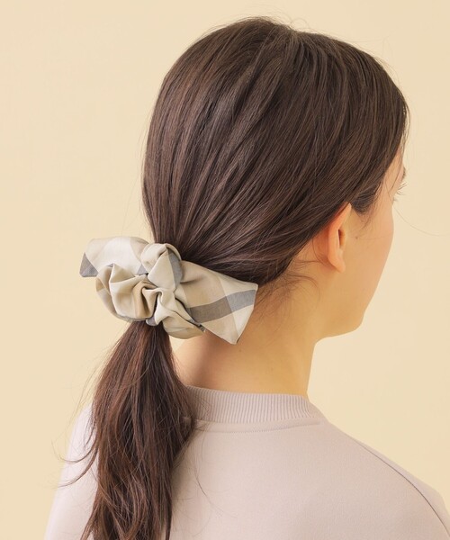 CB CRESTBRIDGE（シービークレストブリッジ）の「クレストブリッジチェックリボンシュシュ（シュシュ・レディース・ブルー系その他7/ライトベージュ・FREE）」の2枚目の写真