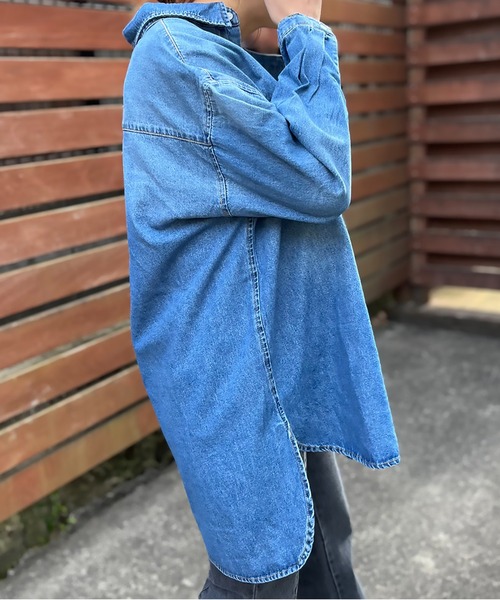 mi via loca(ミヴィアロカ)の「デニムビッグシャツ(シャツ/ブラウス・レディース・インディゴブルー・FREE)」の16枚目の写真
