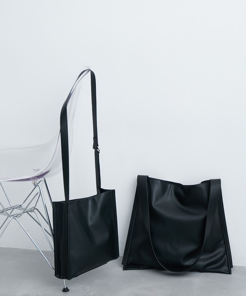 JUNRED（ジュンレッド）の「シンセティックレザースクエアバッグ（ショルダーバッグ・メンズ・ブラック・FREE）」の2枚目の写真