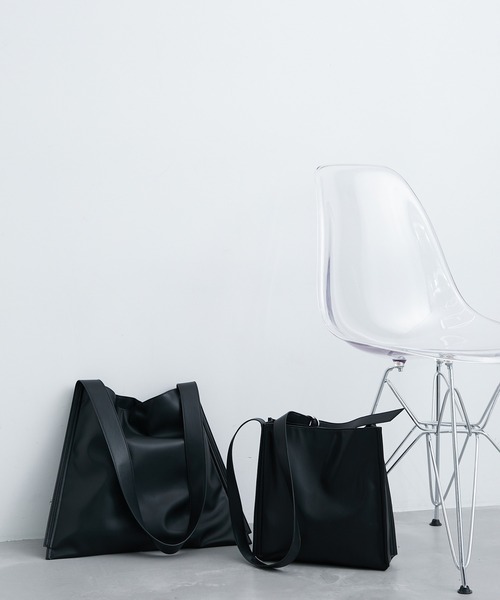 JUNRED（ジュンレッド）の「シンセティックレザースクエアバッグ（ショルダーバッグ・メンズ・ブラック・FREE）」の3枚目の写真