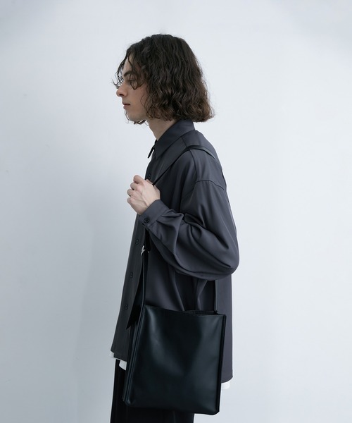 JUNRED（ジュンレッド）の「シンセティックレザースクエアバッグ（ショルダーバッグ・メンズ・ブラック・FREE）」の6枚目の写真