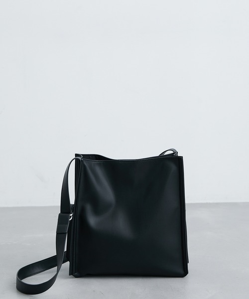 JUNRED（ジュンレッド）の「シンセティックレザースクエアバッグ（ショルダーバッグ・メンズ・ブラック・FREE）」の7枚目の写真