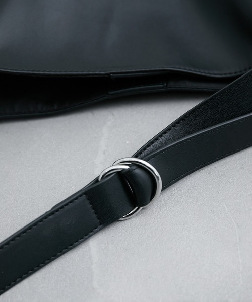 JUNRED（ジュンレッド）の「シンセティックレザースクエアバッグ（ショルダーバッグ・メンズ・ブラック・FREE）」の11枚目の写真
