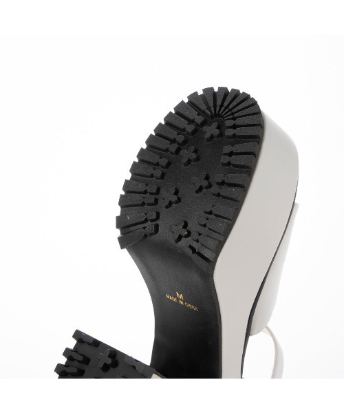 Mafmof(マフモフ)の「Mafmof(マフモフ)13cmヒール厚底ユニットソールストラップサンダル(サンダル・レディース・ホワイト/ブラック系その他/ブラック・L/M/LL/S)」の18枚目の写真