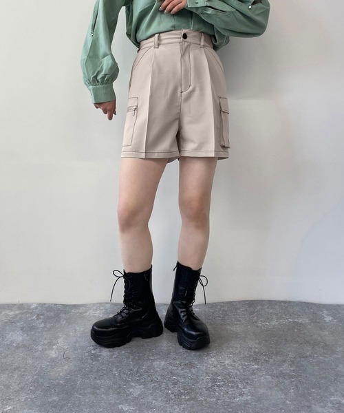 179/WG(イチナナキュウダブルジー)の「マルチポケットカーゴショートパンツ(カーゴパンツ・レディース・グリーン/オフホワイト/ブラック・MEDIUM)」の2枚目の写真