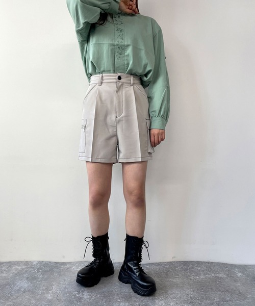 179/WG(イチナナキュウダブルジー)の「マルチポケットカーゴショートパンツ(カーゴパンツ・レディース・グリーン/オフホワイト/ブラック・MEDIUM)」の19枚目の写真