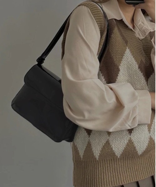 BARELY BLUE(ベアリーブルー)の「【 BARELY BLUE / ベアリーブルー 】 エナメル コンパクト ショルダーバッグ(ショルダーバッグ・レディース・ボルドー/ブラック/ブラウン・FREE)」の15枚目の写真