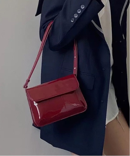 BARELY BLUE(ベアリーブルー)の「【 BARELY BLUE / ベアリーブルー 】 エナメル コンパクト ショルダーバッグ(ショルダーバッグ・レディース・ボルドー/ブラック/ブラウン・FREE)」の17枚目の写真