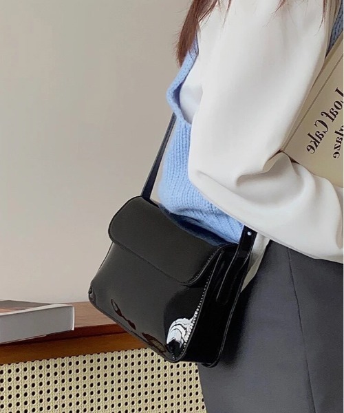 BARELY BLUE(ベアリーブルー)の「【 BARELY BLUE / ベアリーブルー 】 エナメル コンパクト ショルダーバッグ(ショルダーバッグ・レディース・ボルドー/ブラック/ブラウン・FREE)」の21枚目の写真